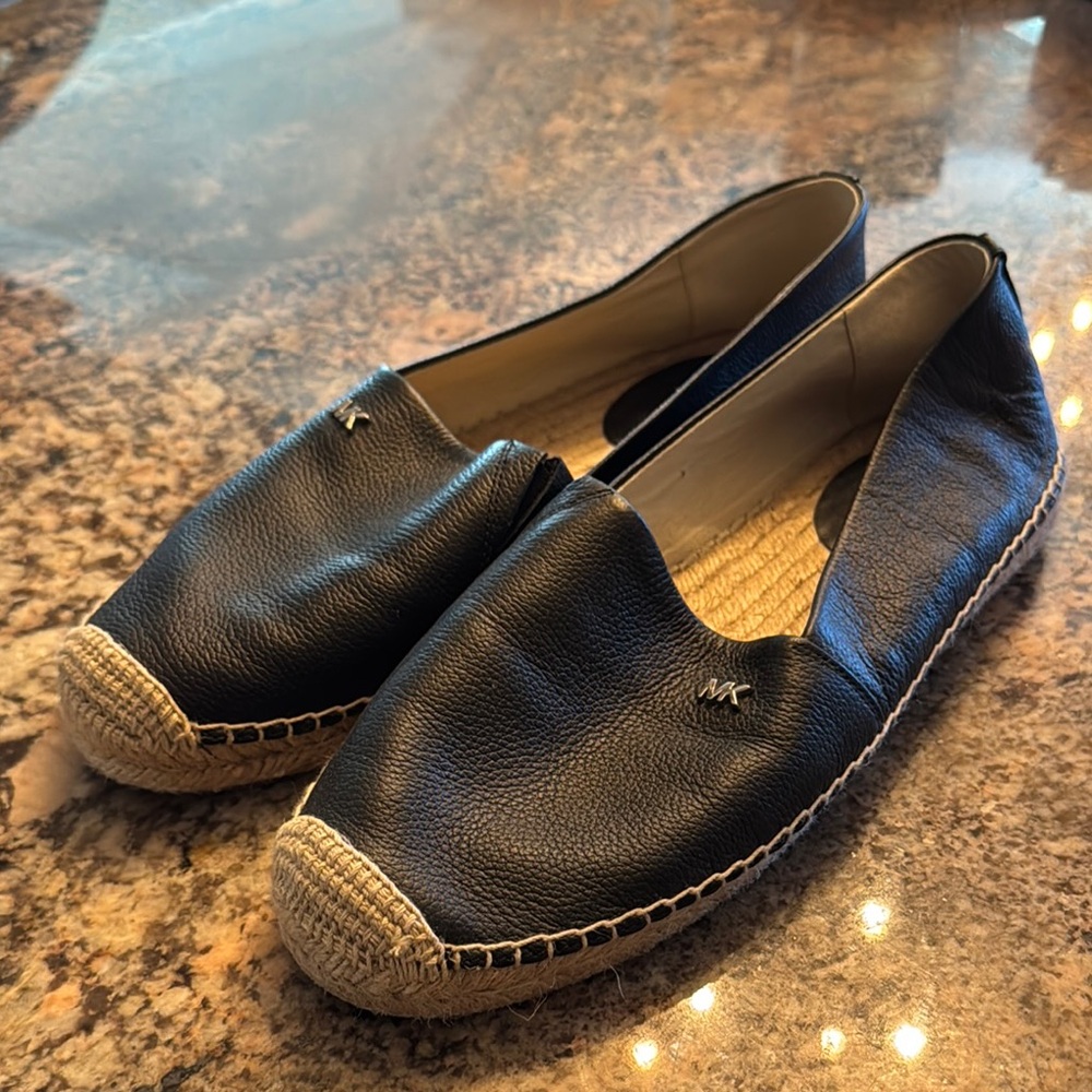 MICHAEL Michael Kors Black and Tan Loafers
